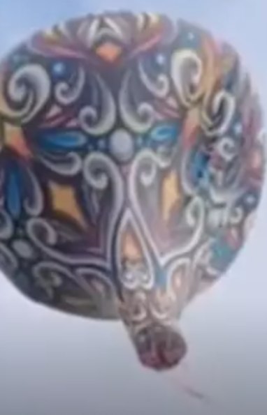 Balão gigante cai sobre casa de apoio ao autista, em Curitiba (Reprodução/Ric)